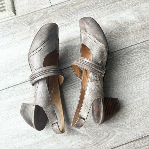 Comfortable by Blondo Retro Leather Mary Jane  Slingback Pumps - Picture 10 of 16